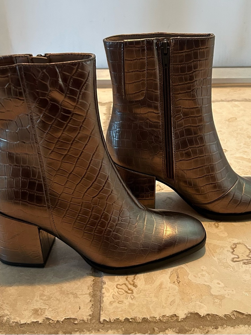 Vionic Metallic Croc-Embossed Ankle Boots - Gold Like NEW Size 6.5 - Picture 7 of 12